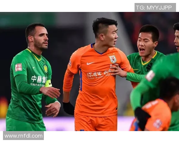 几内亚与突尼斯激战正酣比分揭晓引发球迷热议 几内亚与突尼斯激战正酣比分揭晓引发球迷热议