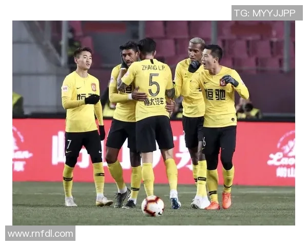 恒大与华夏首发阵容对比分析揭示双方战术布局与球员特点