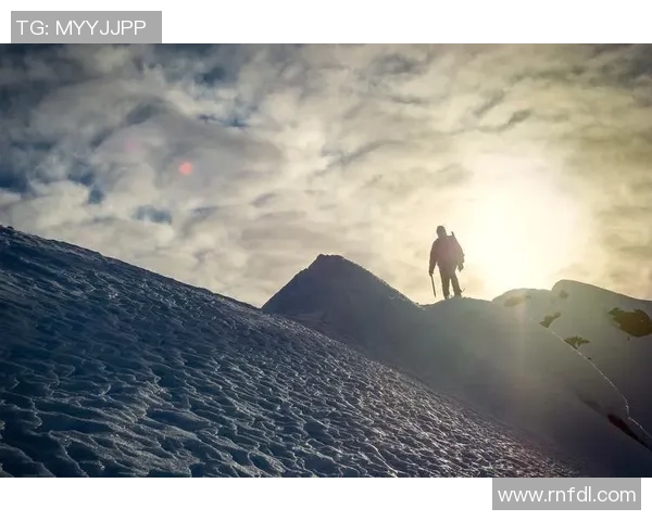 贾诚:在时代洪流中坚定前行的青年力量与梦想追寻 贾诚:在时代洪流中坚定前行的青年力量与梦想追寻